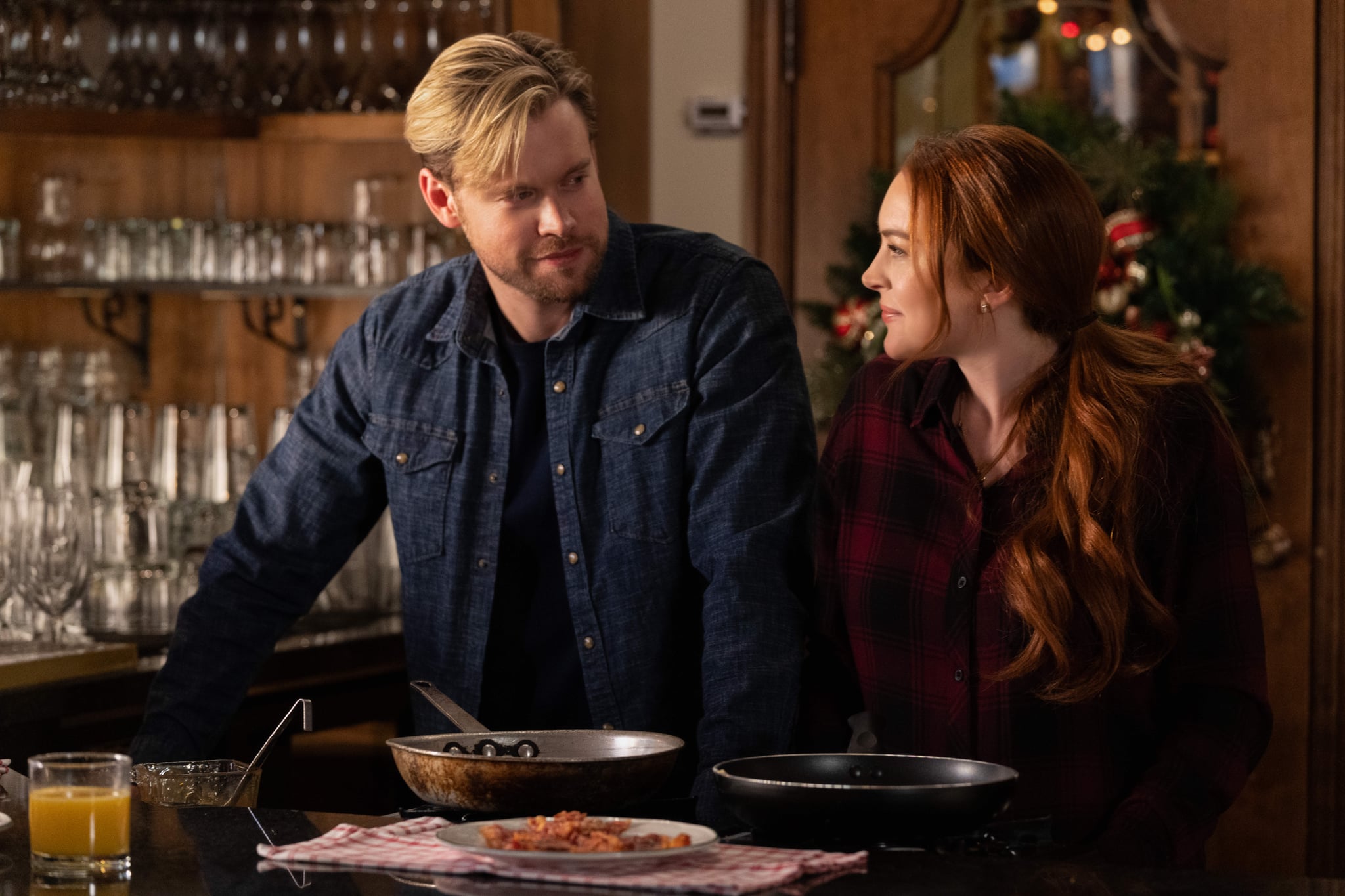 Falling For Christmas. (L to R) Chord Overstreet as Jake, Lindsay Lohan as Sierra in Falling For Christmas. Cr. Scott Everett White/Netflix © 2022.