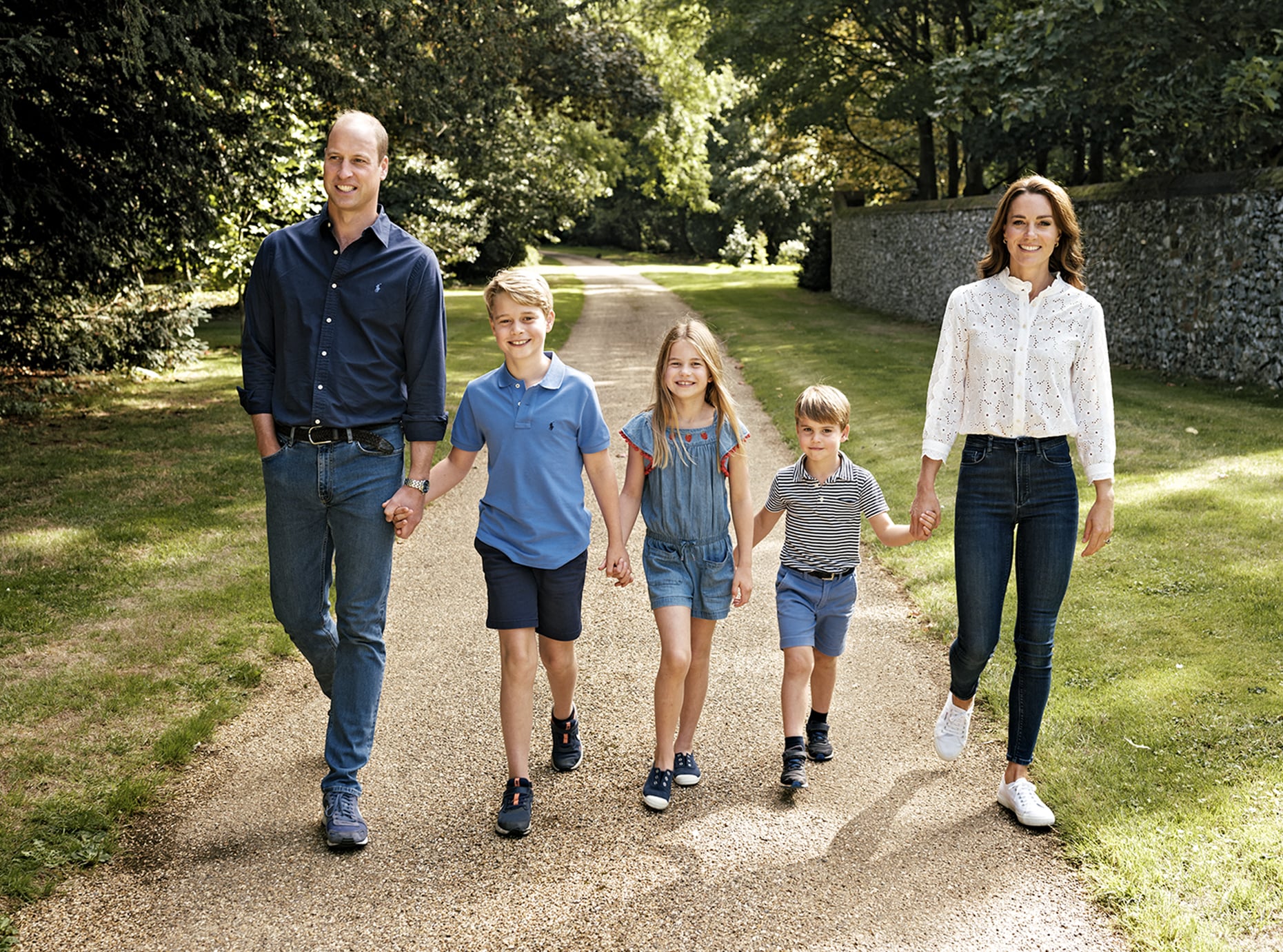 Prince William and Kate Middleton Go Casual For Their Family Christmas Card